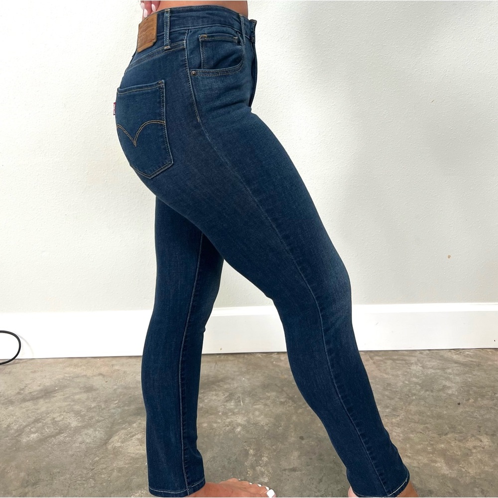 Levi’s size 27 721 high rise skinny, dark wash